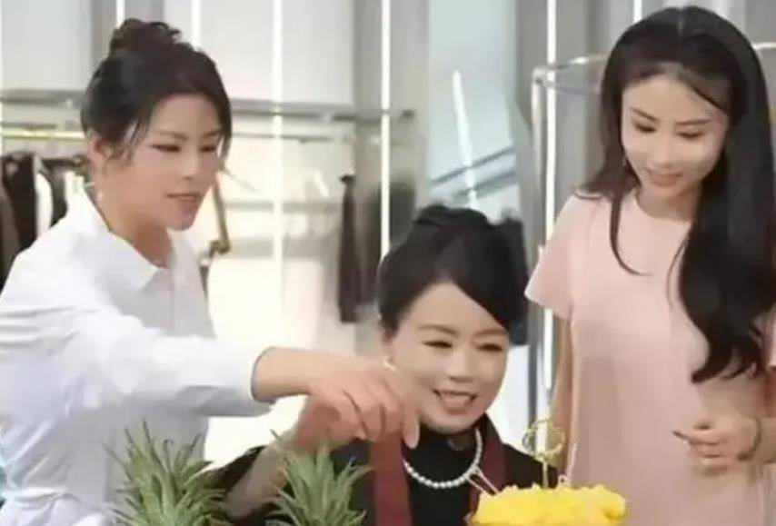 吉祥四宝将在徐敏带货时进行直播. 互