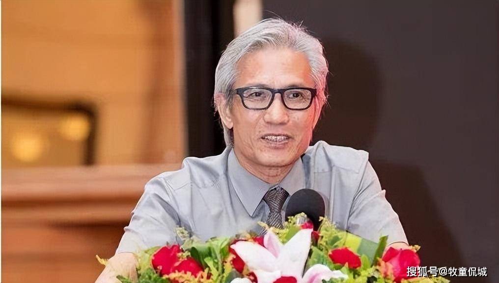 周敬良今年74岁,海南乐东人,他毕业于中山大学化学系.