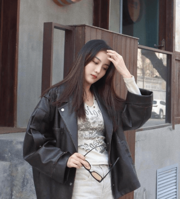 文艺范儿赵继伟妻子王君瑞晒美照:最近