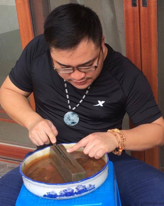 2016年,陈信向女友求婚遭拒,分手前送他铁棒:铁棒磨成针我就嫁_夏雪