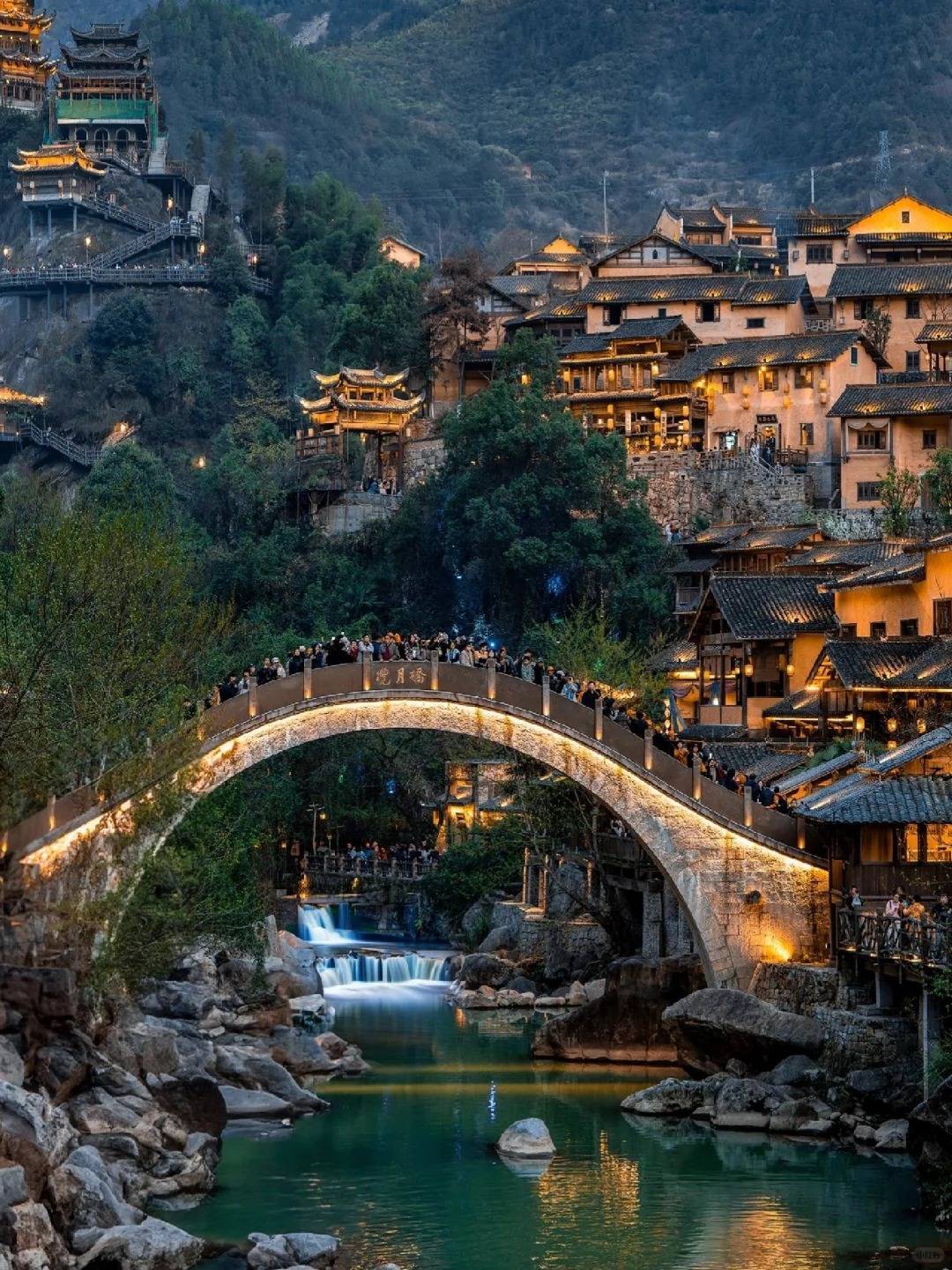 江西旅行是选自由行还是跟团跟团贵吗