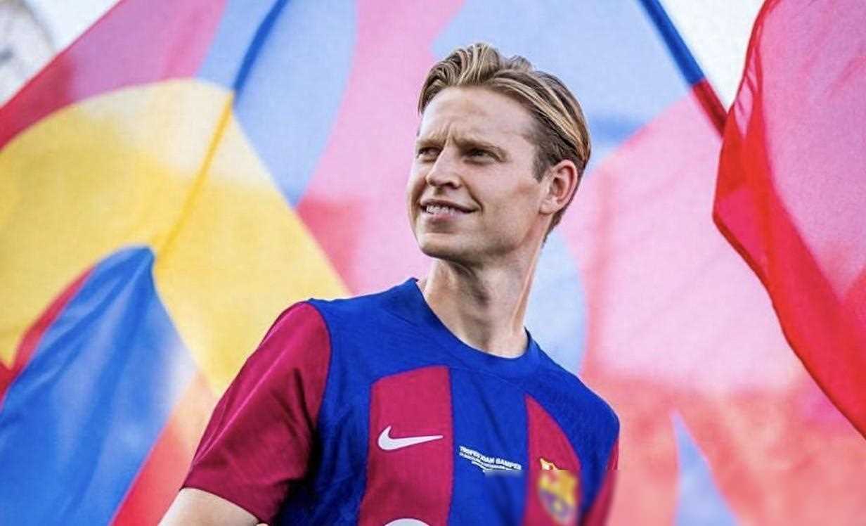 巴黎对孔德不感兴趣更感兴趣巴萨球员德容