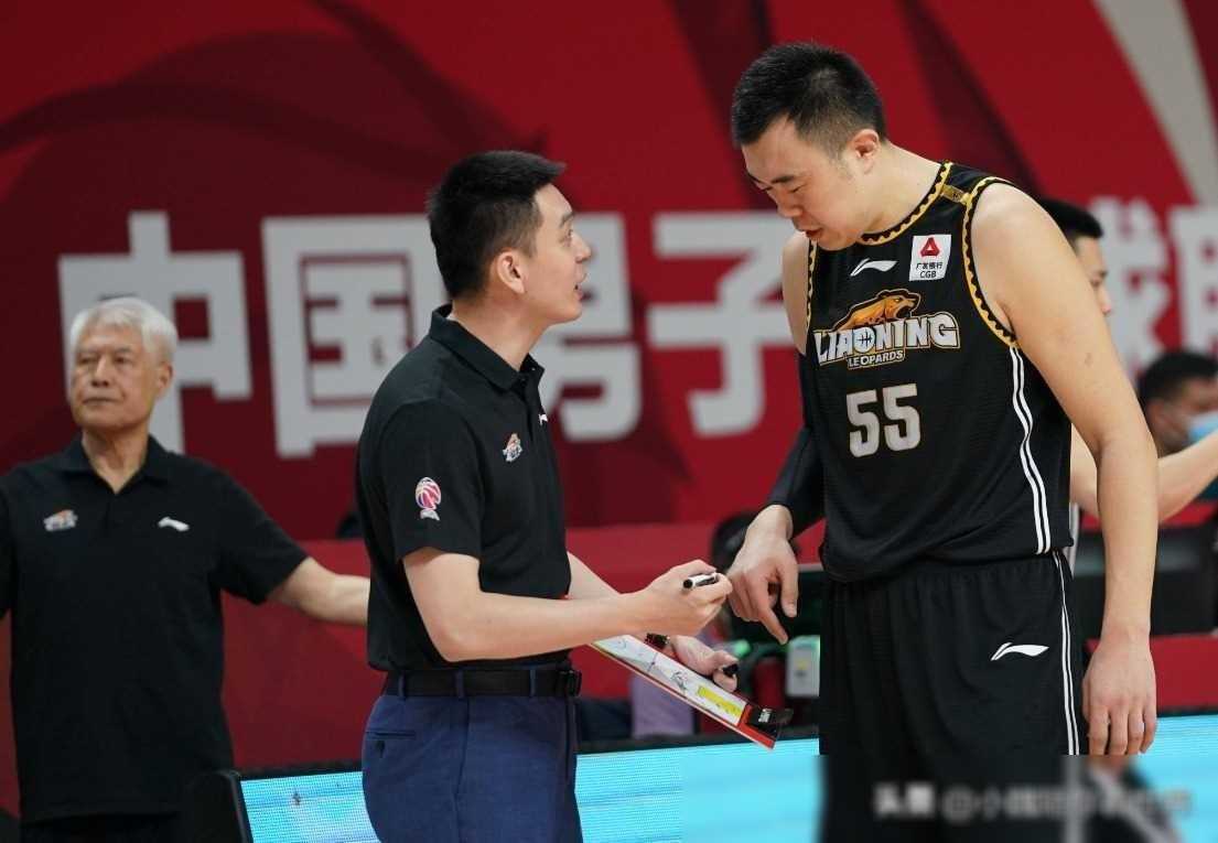 原创辽宁男篮逆转新疆张镇麟韩德君发挥出色杨鸣教练调整战术