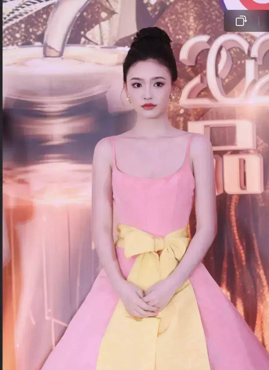 43岁董洁和27岁林允同框我感慨气质面前身高年龄都不是问题