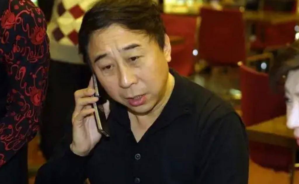 原创2004年冯巩被小保姆索要50万分手费他媳妇的做法值得称赞