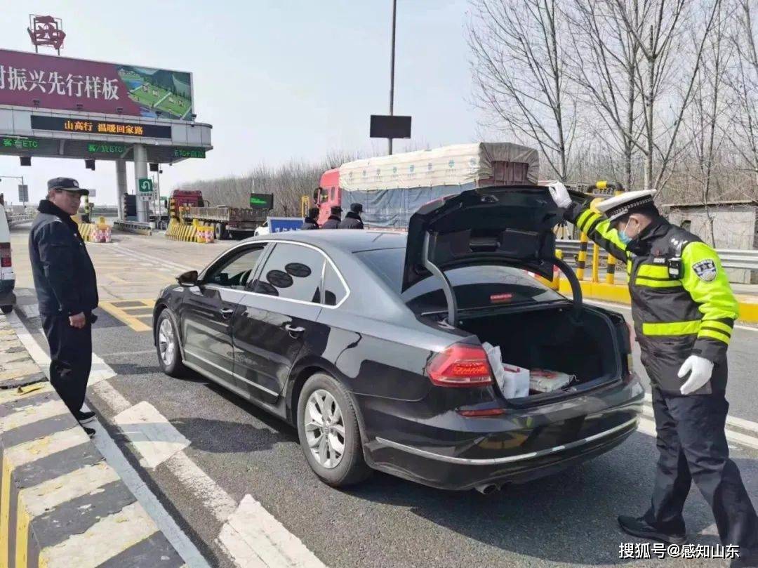 感知山东临沂公安交警全力护航清明假期返程路