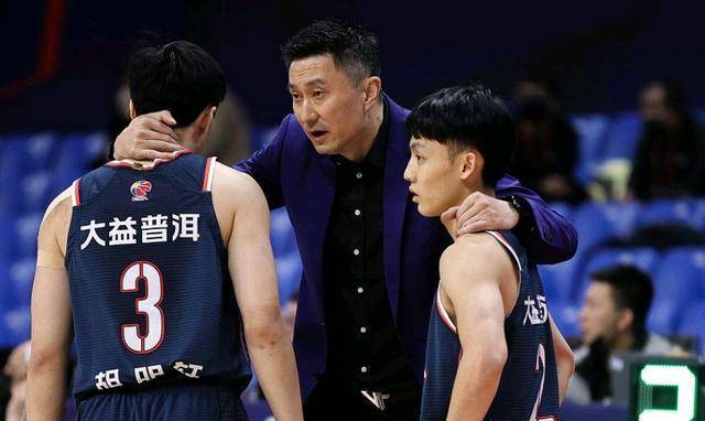 胡明轩从交易筹码到宏远第一超巨赵睿离队开启涅盘重生之旅