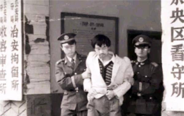 原创宁夏狗食人案主人杀人它啃肉被枪毙前还在电影里演过戏