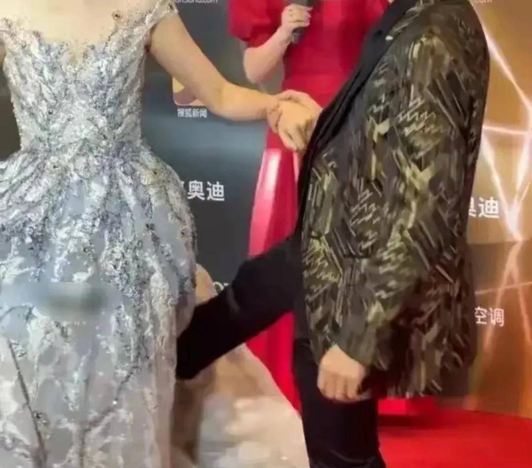 张晋直男实锤了,连续踢两脚为娘娘整理裙摆,晋哥,你胆子可真大_蔡少芬