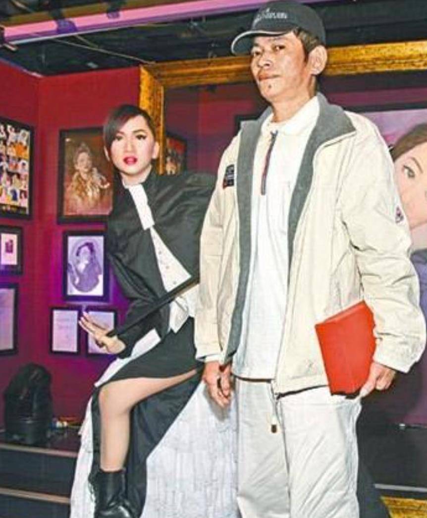 树,大闹妹妹葬礼,70岁公然不忠诚,梅启明凭啥这么狂_母亲_姐姐_亲哥哥