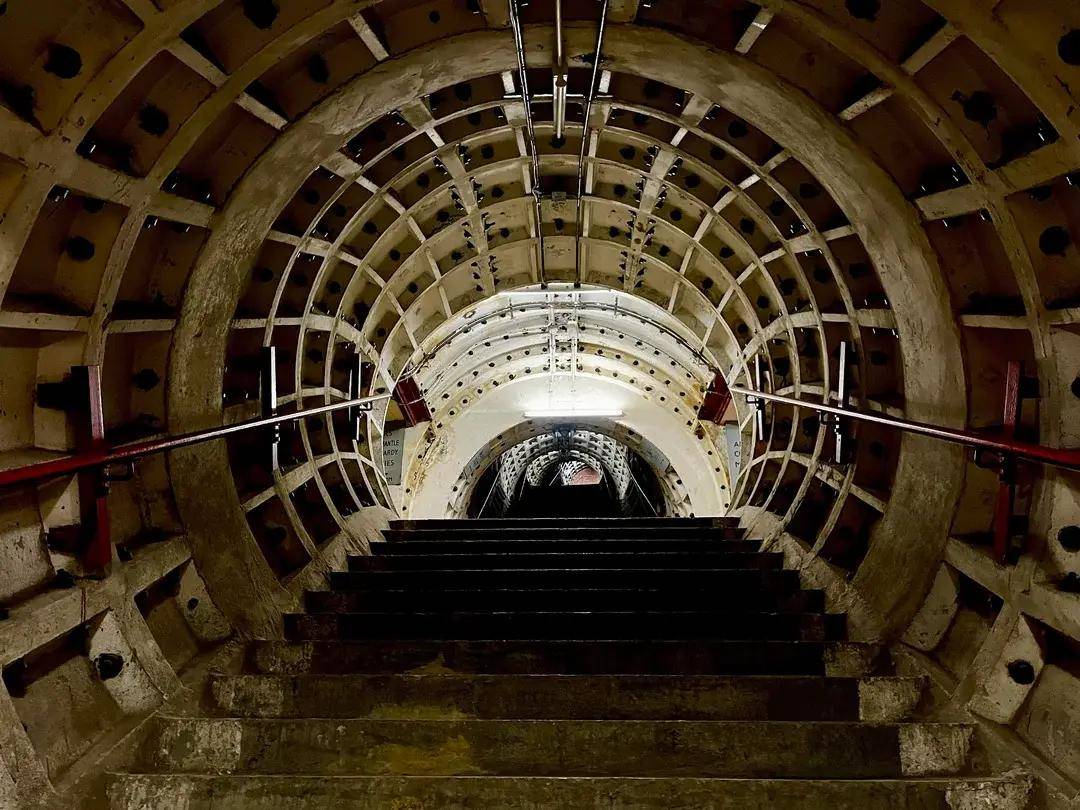 被遗忘的地下世界:30张令人震撼的影像,记录了探索者们的发现