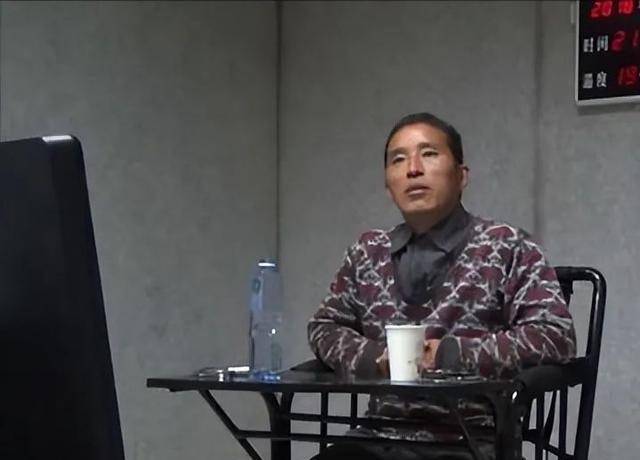 王朝海告诉警方,11月6日,他的小叔王帮用突然对他说:"不要去蒋瘸子家