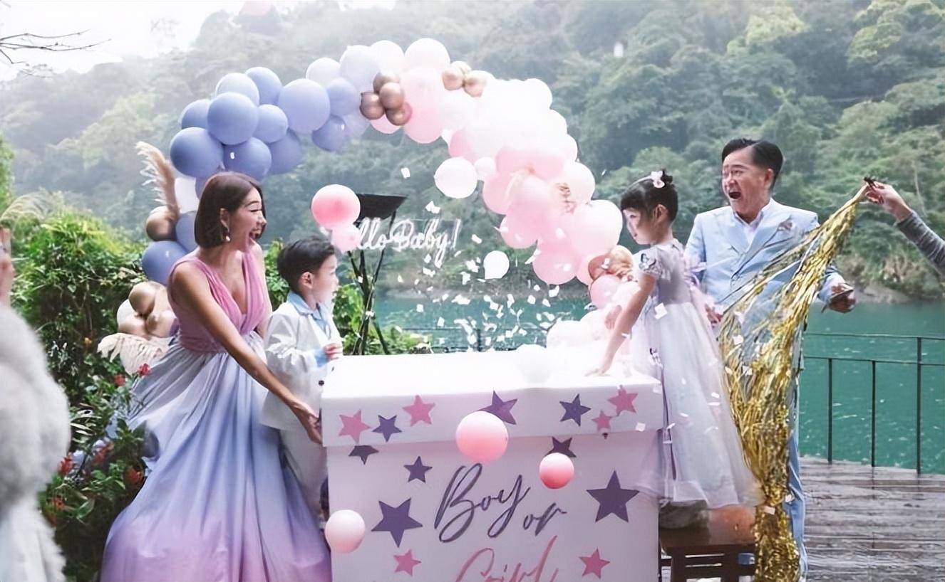 39岁刘伊心官宣三胎63岁富豪老公举办派对夫妻秀恩爱庆祝