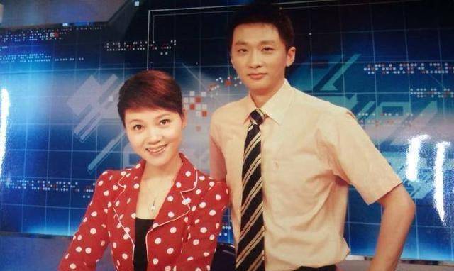 曾是安徽卫视当家一姐,最红时隐退嫁人生娃,儿子像极奥巴马_周群_工作