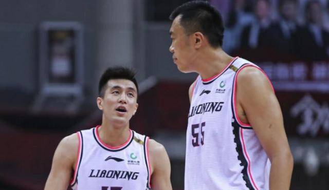 身高1米85的库珀司职后卫,今年23岁,曾在2021年参加nba选秀,效力于