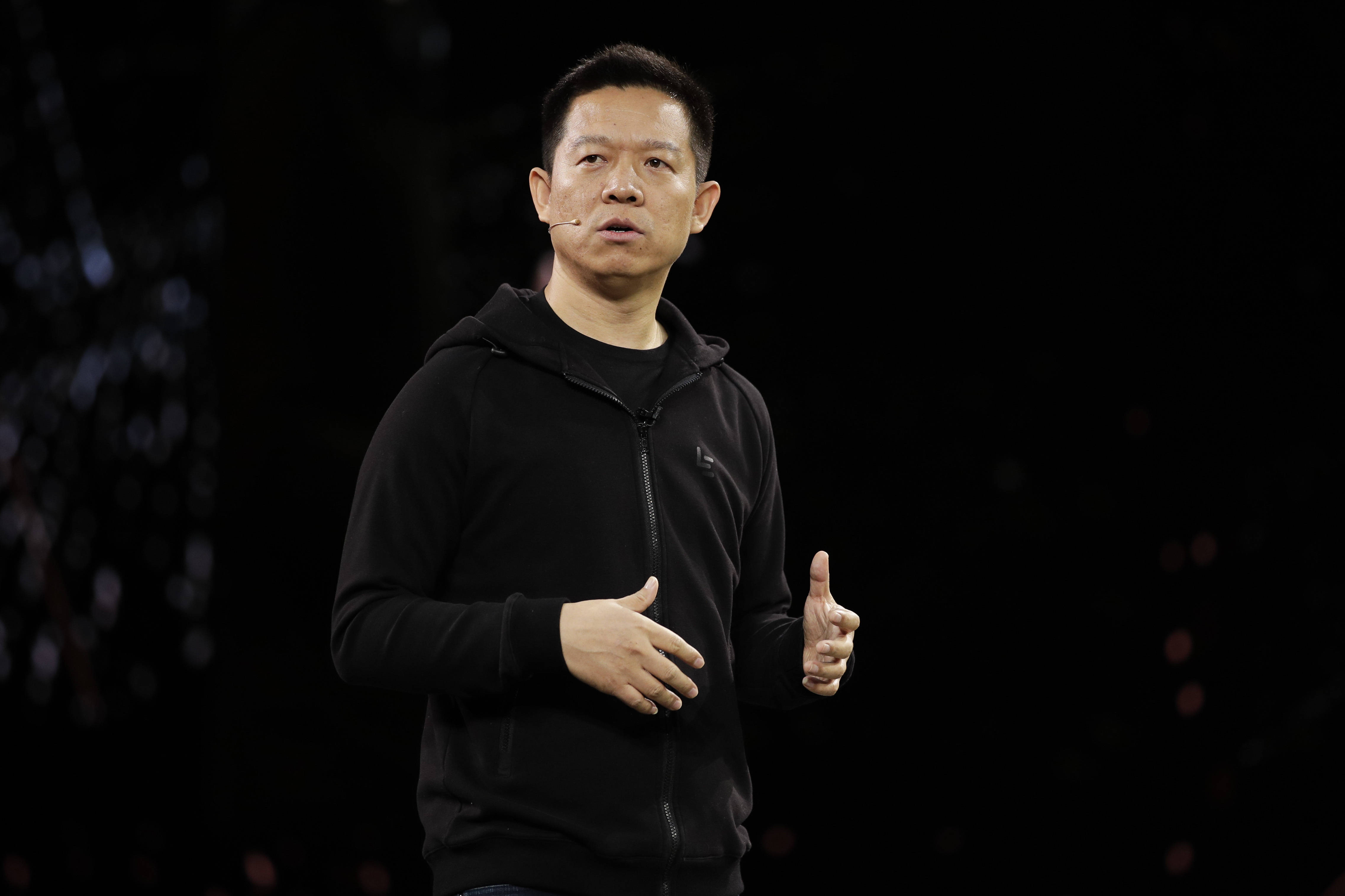 贾跃亭,成功套现了几十亿,如今盖了个3800亩的小镇_郭德英_酷派_手机