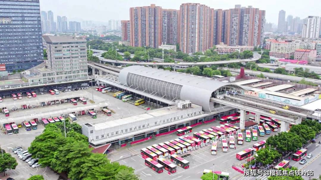 商业配套:项目旁约200米就分布有新桥东农贸市场以及华裕购物中心,肉