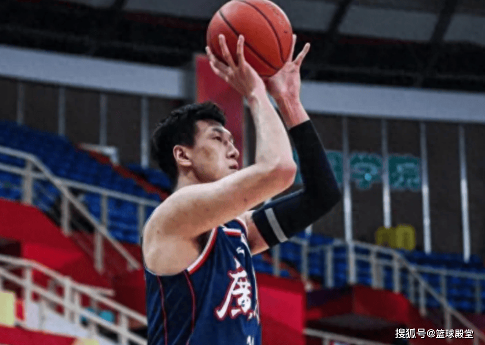 广东两番薯又开始"犯病"了!一个攻守全崩,一个全程不卡人!_张明池_比