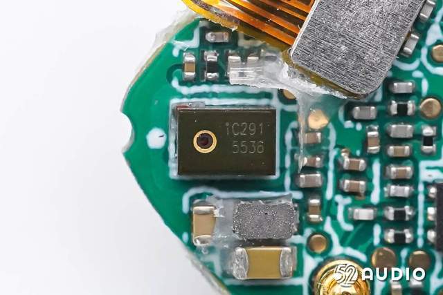 镭雕ic291的mems麦克风,用于降噪功能拾取外界环境噪音,同样来自意芯