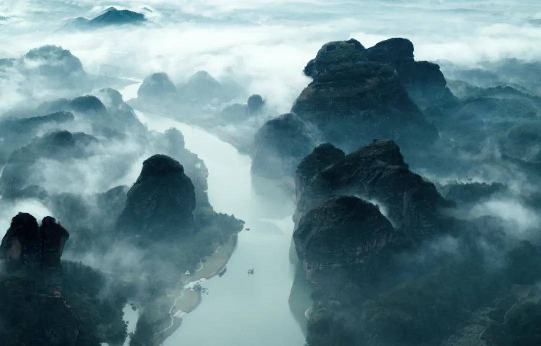 烟雨入溪河山水如墨染解锁诗意般的龙虎山