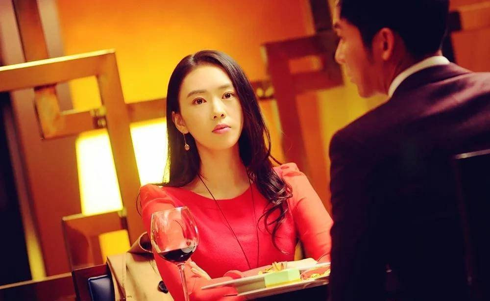 给张默"戴帽子子",据说这个人不是别人,正是中戏表演系系主任黄定宇