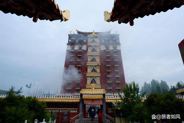 3,米拉日巴佛阁:即九层佛阁,历史悠远,造型特色,可惜要收门票才可入内