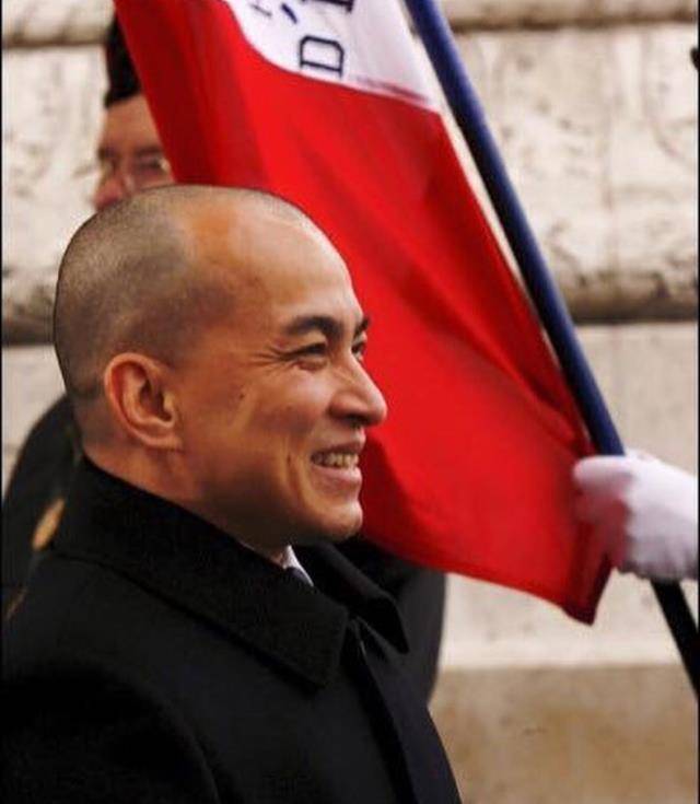 原创西哈莫尼国王是难得的谦谦君子看看他的亲人对他的评价就知道了