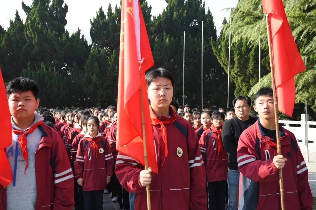 文通中学开展清明祭扫活动