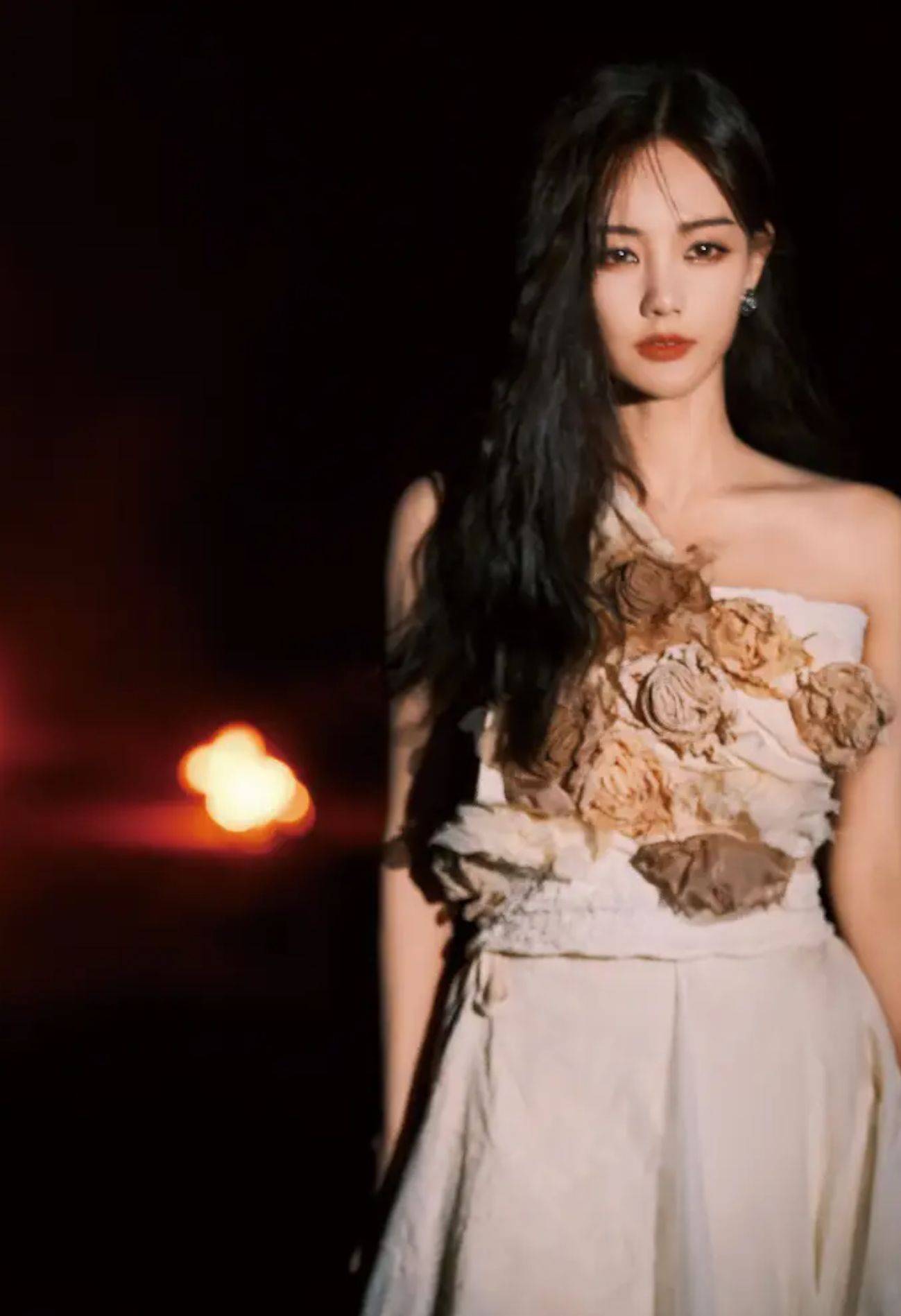 这次事件,不仅仅是关于李一桐个人的造型,更是对当下审美观念和价值观