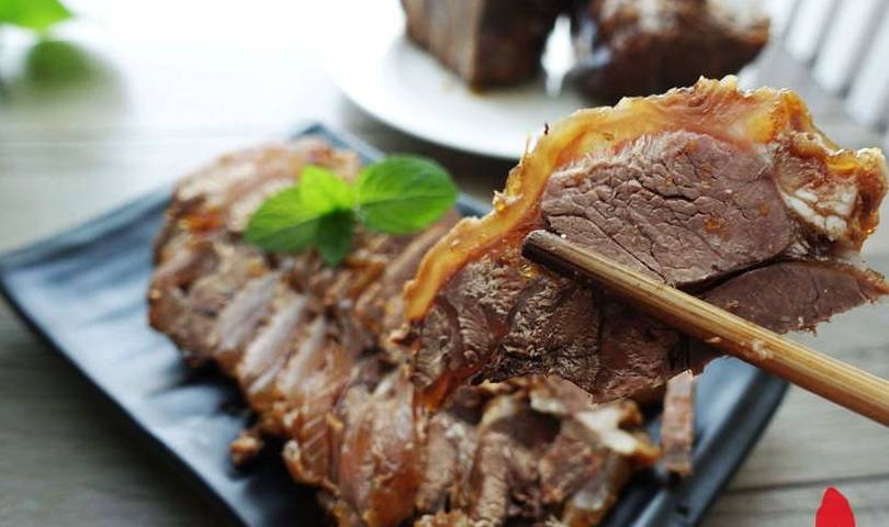 用高压锅制作完成,家庭版的酱牛肉,肉酥筋软,真叫香