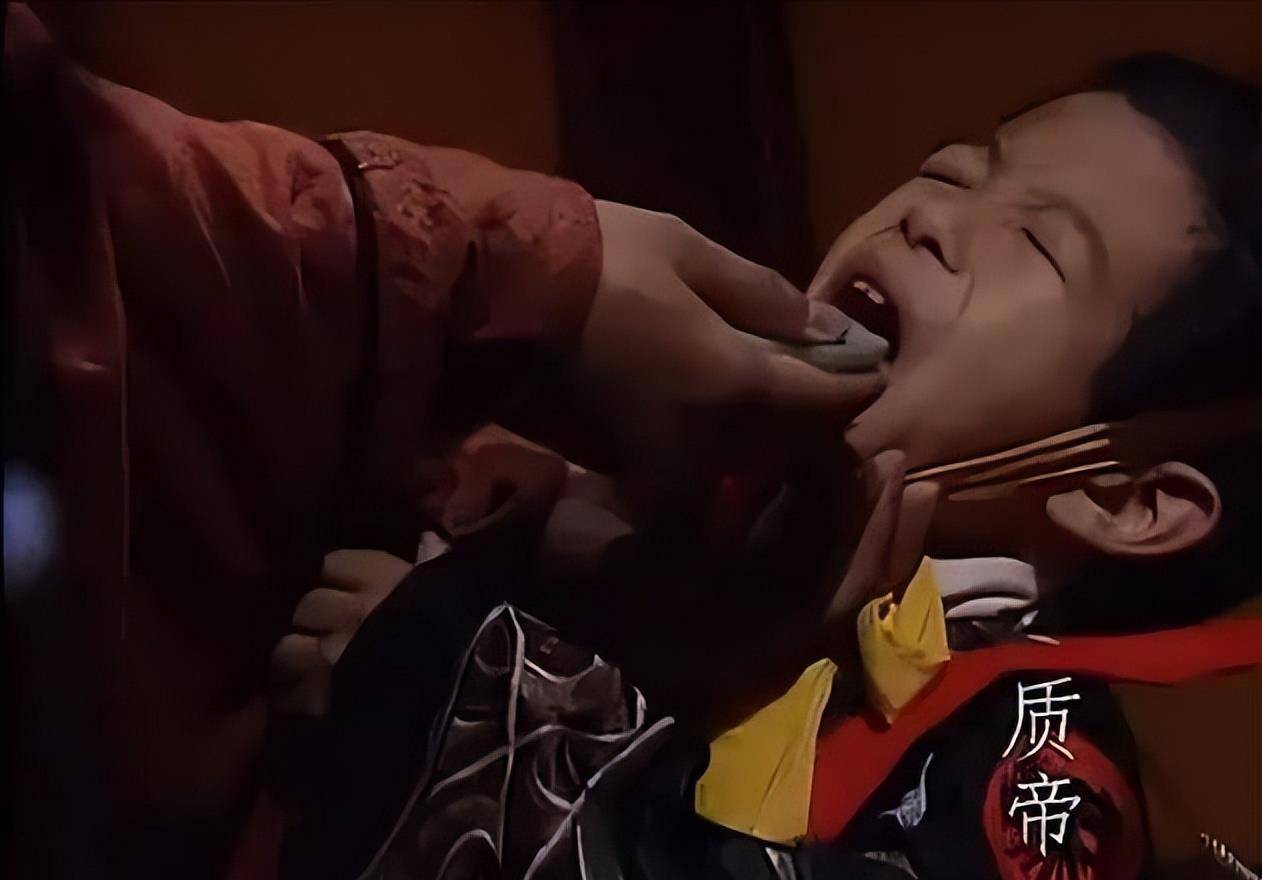 皇帝在朝堂上当众责罚皇子