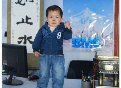 中国第一袖珍人,身高仅72厘米,看完他的经历,众人泪目_吴康_孩子_生长