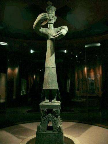 三星堆发现26米巨人像双手却成了研究重点专家不能确定