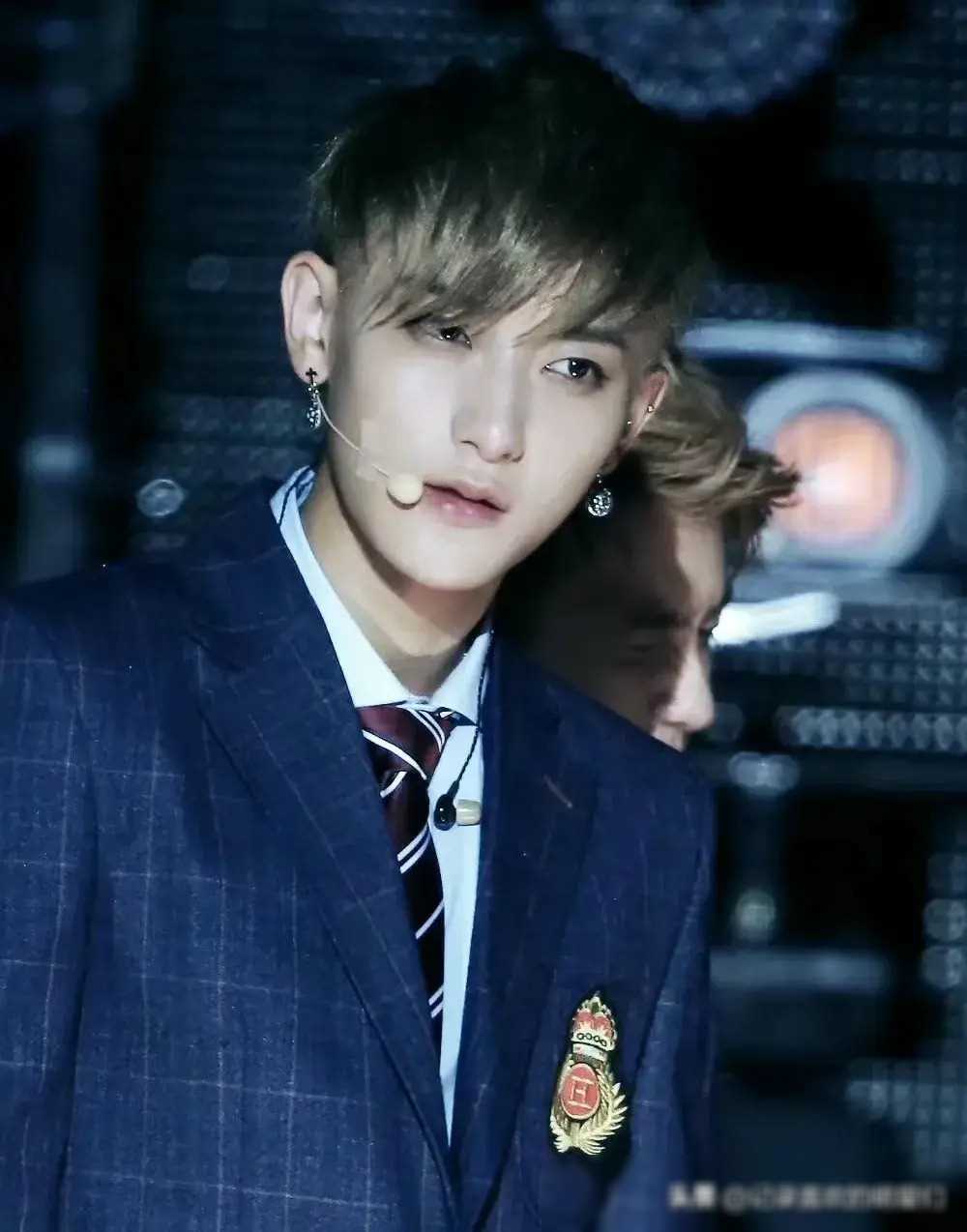 原创黄子韬天使面庞魔鬼身材真乃花样美男也