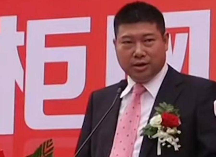 原创武大骗婚女张舒丹闪婚深圳富豪婚后携巨款出逃丈夫跨国追捕