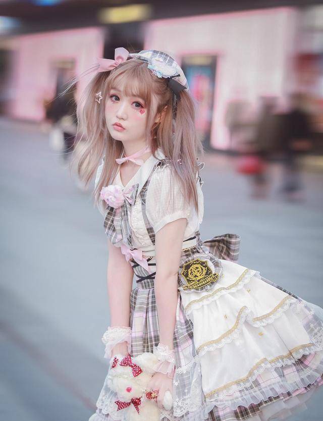 曾不被lo圈认可的打歌服今年却意外出了圈这是为何呢