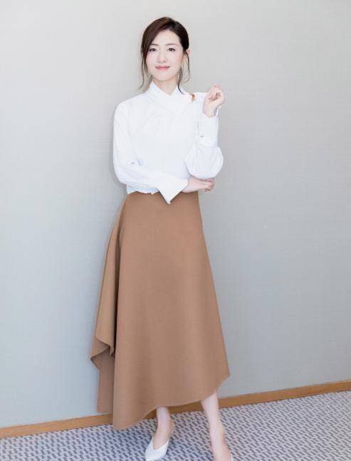 曾拒导演七次被夸"最干净女星",今逆袭成功,气质夺人美翻了_万茜_明星