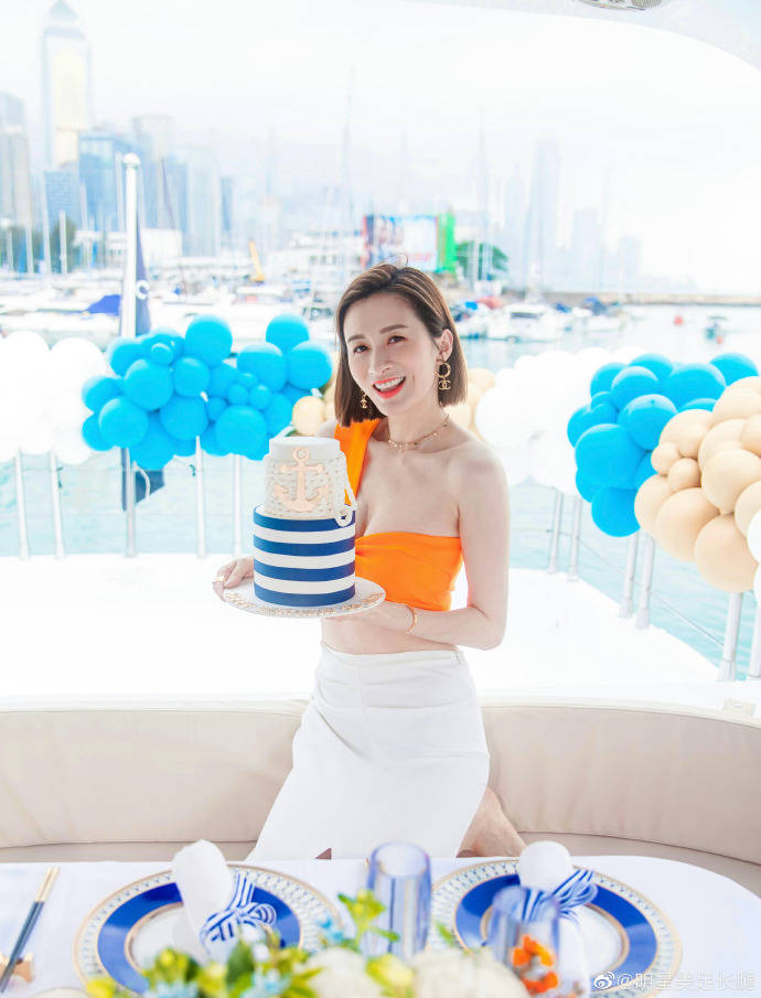 分别是目前还在tvb的陈自瑶,离开tvb的徐淑敏,还有香港有