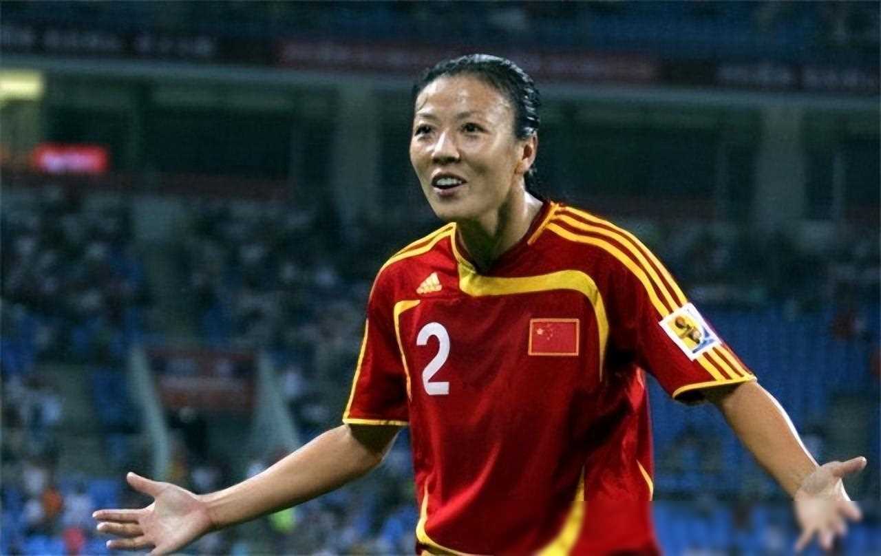 原创前女足国脚张欧影美国辞世老公深情为其穿上7号球衣送别