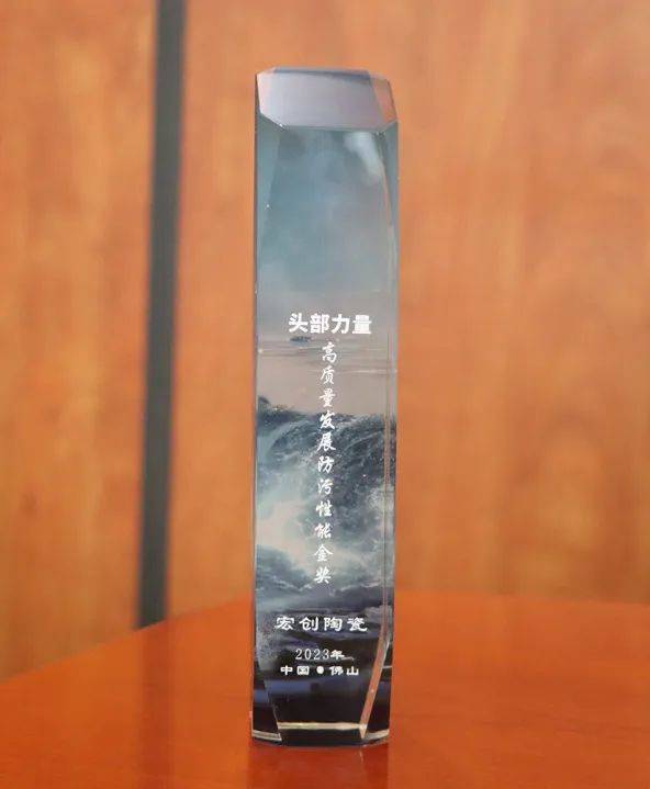 瓷砖怕脏宏创陶瓷超防污技术开启全屋防污解决方案新纪元