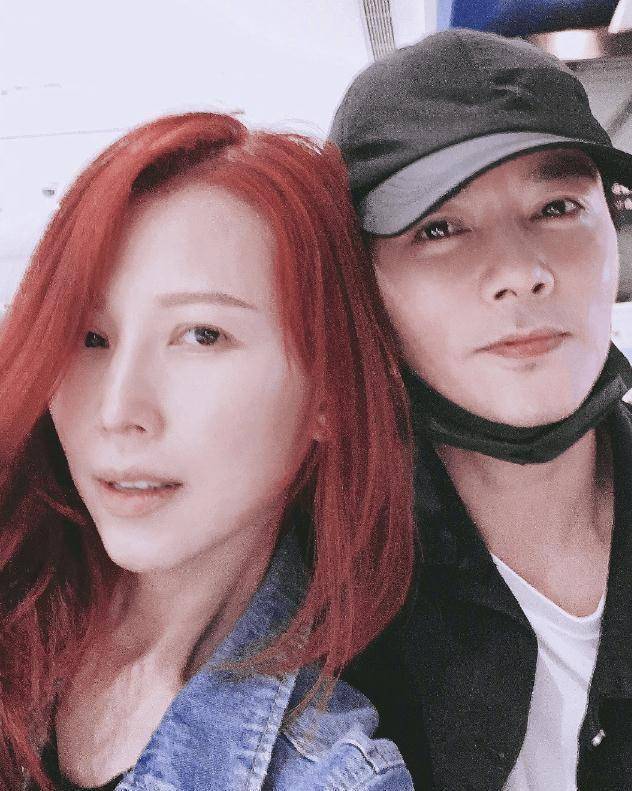 蔡少芬晒照为老公庆生,47岁张晋被全家团宠,女儿漂亮儿子呆萌_蛋糕_洪