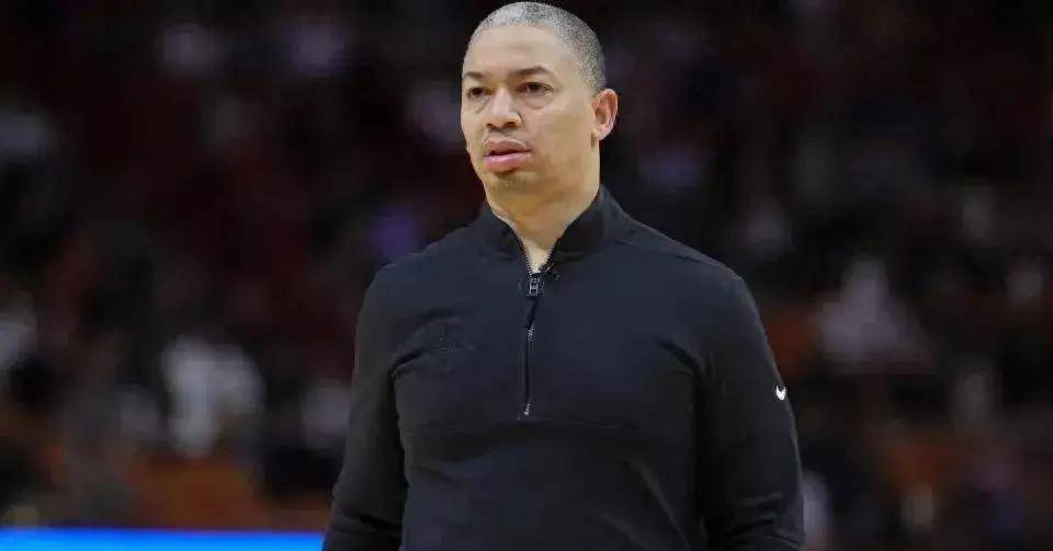 泰伦卢被发现盯着胸部巨大的快船球迷_威少_伦纳德_季后赛