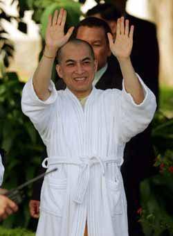 年轻时西哈莫尼国王颜值完爆拉玛十世到晚年还是拉玛十世好看