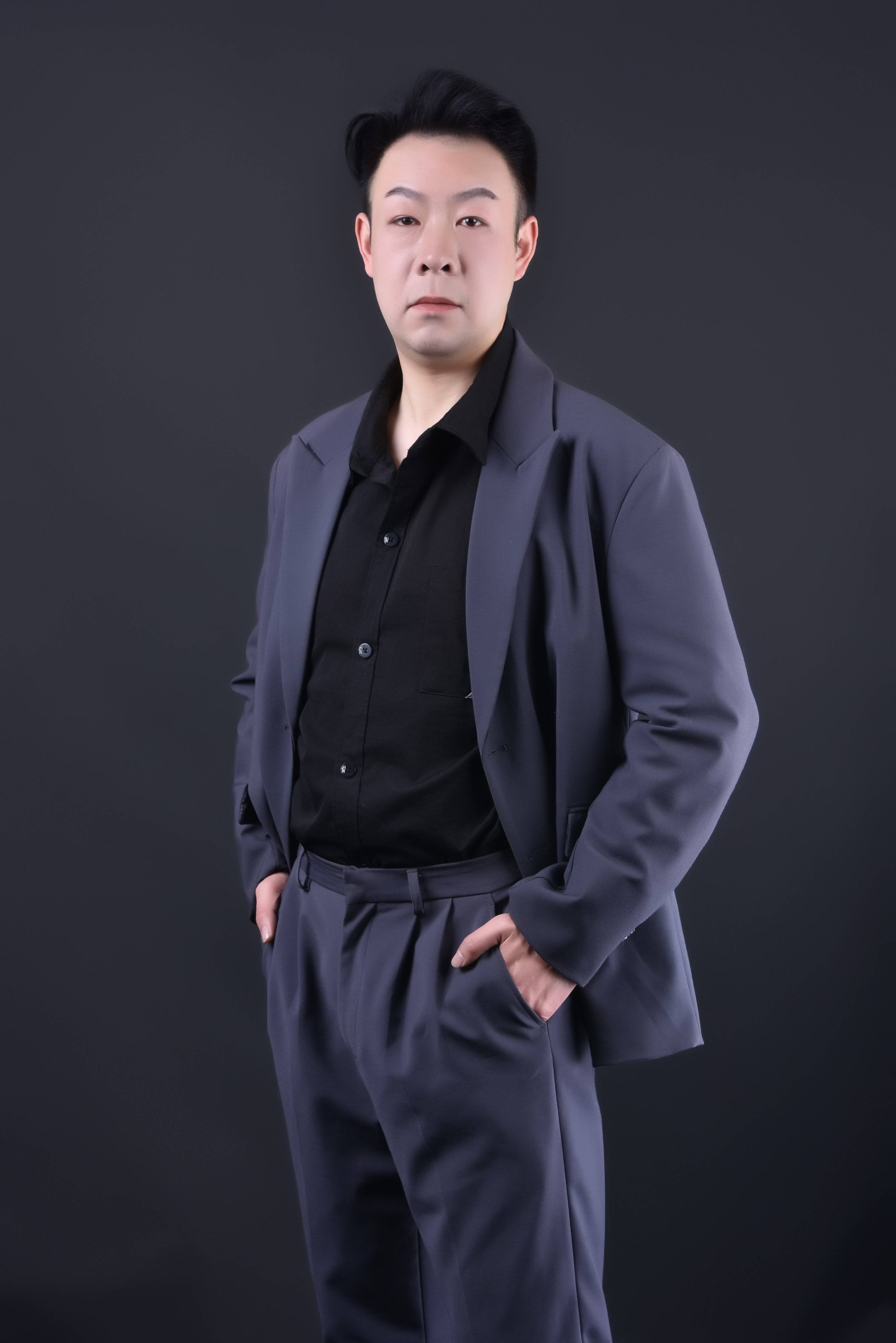 (图:王智)姓名:王智艺名:身高:177cm体重:70kg三围:95.83.