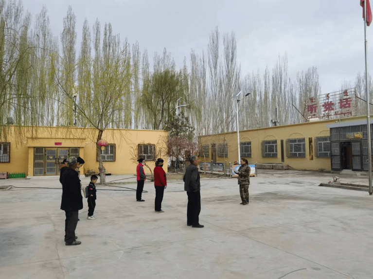 和硕县塔哈其镇组织各村社区开展全民国家安全教育日宣传活动