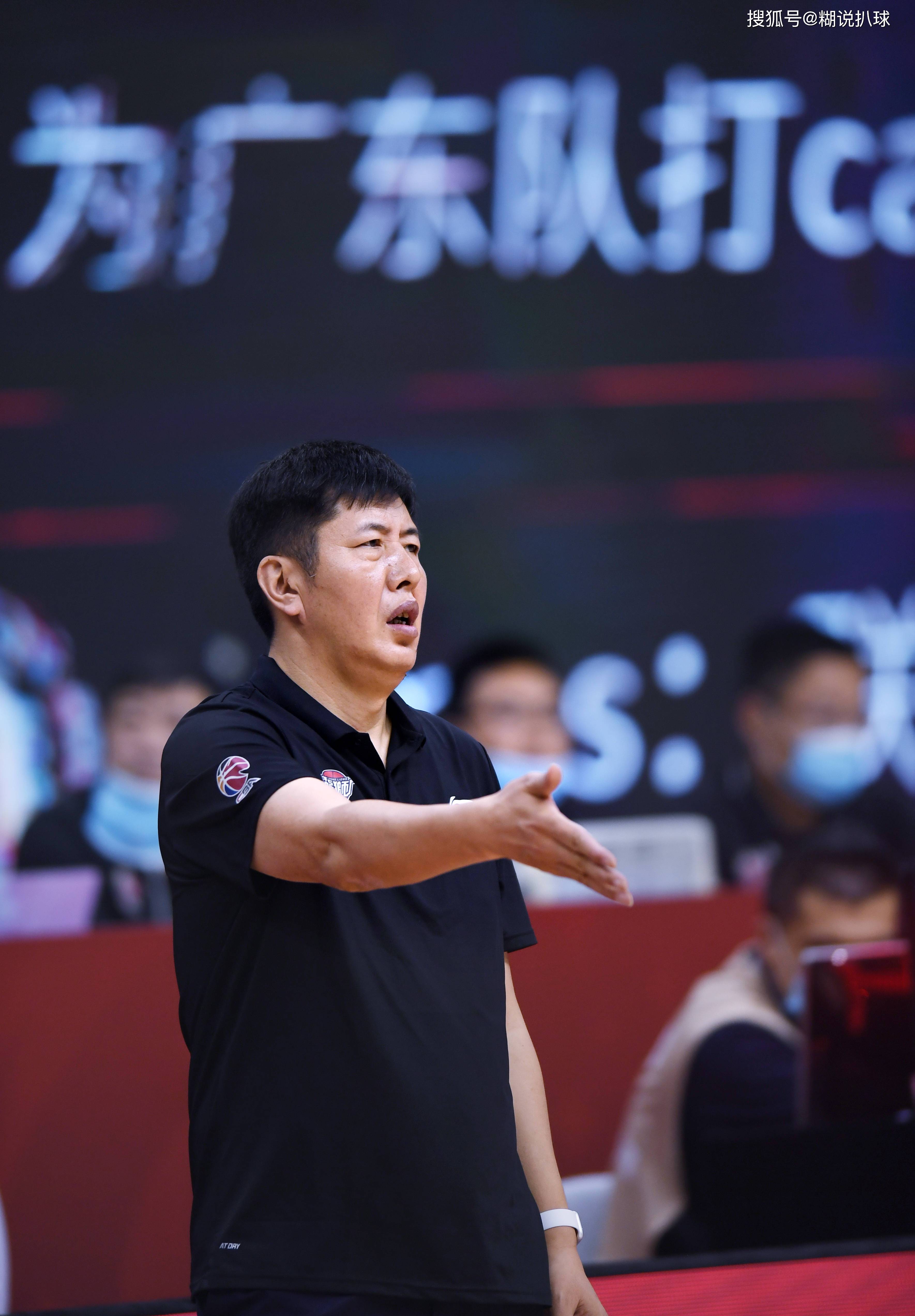 原创山东男篮改良迫在眉睫5人得离开引入三类干将更换建队思路