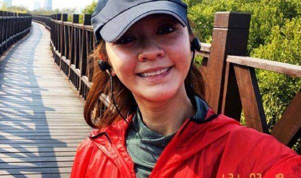 陈意涵晒素颜照大方展示脸部的瑕疵39岁的状态很真实