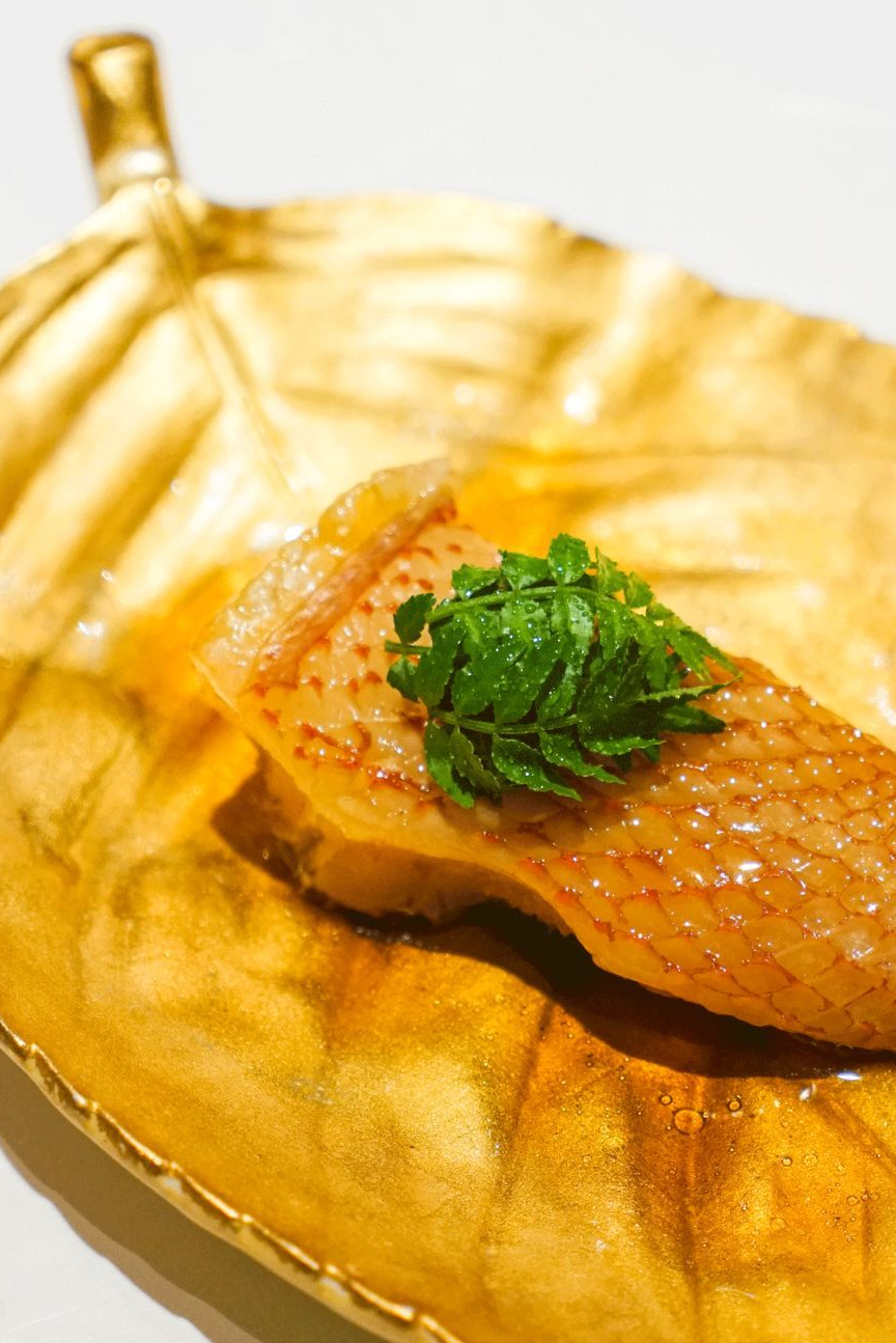 这家餐厅上过全国必吃榜,但只有20个座位_金吉鱼_日本_食材