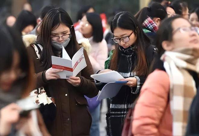 很多学生会开始想象,是不是这就意味着2024年考研国家线会有所下降呢?