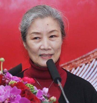 原创原创吕中23岁嫁同学今儿子是导演儿媳是影后女儿是国人骄傲